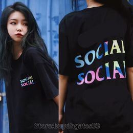Assc Girls T Shirts Anti Social Club Tie-Dye Rainbow Alphabet Impresión Camineta corta Top juventud Camiseta de diseño de estilo universitario dulce