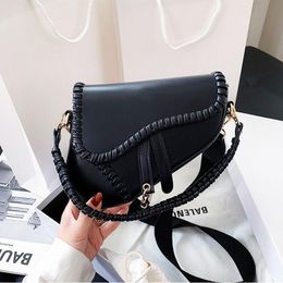 Evening Bags Leather Luxury Designer Handbags For Women Fashion Girls Female Casual Shoppers Solid Colour Weave Shell-Shaped Crossbody BagsEv