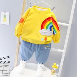 Conjuntos de roupas Spring Baby menino Clothes Set Infant Crianças Rainbow Hoodies Jeans Dois peças Terno Casual Casual Girl Roupfits Born Tracks295i
