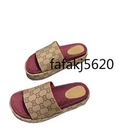 Flip Flop Lady Shoes Lady Emelcodery Welge Sandals Liefator Shoe Женщины высококачественные размеры 34-43 G68