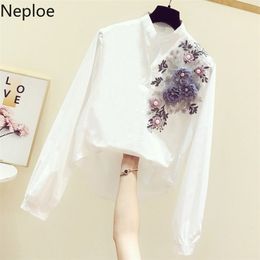 Neploe 3D Embroidery Flower Blouse Women Shirts Korean Long Sleeve V-neck Blusas Korean Pullover Plus Size Tops 58108 210326