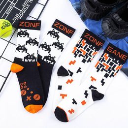 Men's Socks Men's Tide Creative Personality Mid Tube Cotton Black And White Hit Colour Harajuku College Style Skateboard SportsMen's