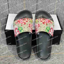 Pantofole Designer Slide cursori moda estate infradito donna sandali pantofola scivoli di lusso piatto sandalo in pelle alla moda sandali da spiaggia da uomo slip
