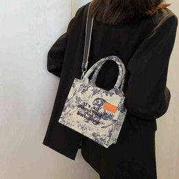 large black clutch UK - Casual Printing Embroidery Small Tote Bag Canvas Handbag for Women 2021 Winter Trends Crossbody Shoulder Bag Lady Designer X220331