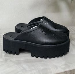 Designer Slippers Rubber Platform Sandals Perforated Perforated Hole Thick Bottom EVA Women Sliders With Box 35-45 SNSG