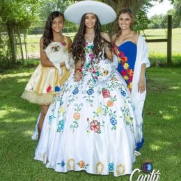 White Quinceanera Dresses 2022 Colourful Floral Embroidery Princess Pageant Ball Gown Crystals Beads Sweet 16 Floor Length Corset Back Birthday Party Wear 403