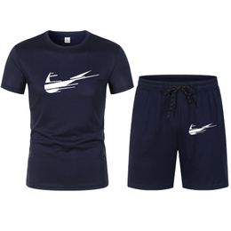 男性ジャージデザイナープラスサイズ S-3XL 半袖 2 点セット Tシャツ + ショーツ夏ブランドジョギングスーツレター衣装無地スポーツウェア