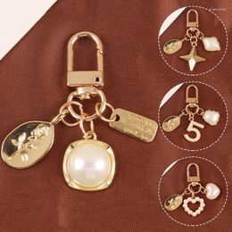 Keychains Creative Alloy Keychain Pendant Cute Pearl Love Metal Leaf Heraldic Couple Bag Accessories Enek22
