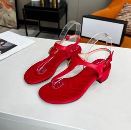 2023 New Fashion Designer Scarpe da donna Sandali piatti e pantofole per il tempo libero Infradito da spiaggia all'aperto