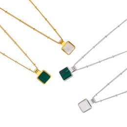 Online blogger Savi's same Malachite Vintage square brand pendant clavicle necklace is a fashionable folding piece