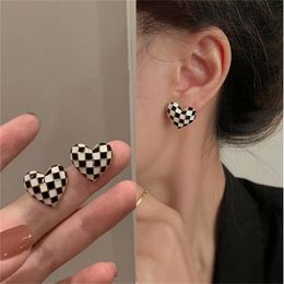 New trendy three-dimensional love peach heart checkerboard earrings female simple wild cold wind earrings GC1238