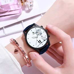 Wristwatches Fashion Round Quartz Rhinestone Couples Pattern Dial Casual Watch Leather Strap Fashionable Clock For Waterproof Women