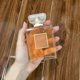Lady Perfume Spray Profumo Fragranza di lunga durata Odore naturale Aroma durevole Consegna veloce gratuita
