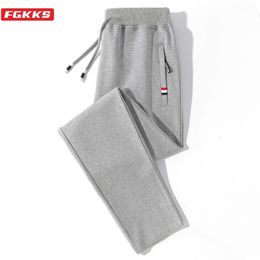 FGKKS Fashion Brand Men Cotton Sweatpants Solid Colour Elasticity Trousers Drawstring Casual Pants Male 220325