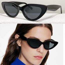 MY CAT SUNGLASSES Z1610 features a classic narrow retro shape and unique geometric lines Accessory from the Spring Summer 2022 Cruise collection with original box