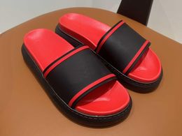 2022 New AM Alta qualidade Mulheres chinelas de verão sandálias de borracha praia slide moda moda chinelas sapatos internos Tamanho EU35-40 US4-9