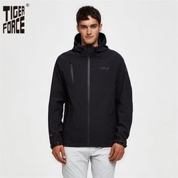 Tiger Force Mens Casual Giacca primaverile Maschile Giacca a vento con cappuccio Antivento Plus Size Cappotti Capispalla maschile Soprabito 201116