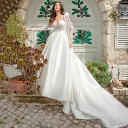 Elegant V-Neck Bröllopsklänning Långärmad A-Line 2022 Princess Bröllopsklänning Lace Appliques Button White Satin Vestido de Novia Bes121