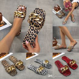 2022 Desenhador de Verão Womens Chinelos Leopard Imprimir Sandálias Grande Cadeia de Metal Square Sapatos Planos