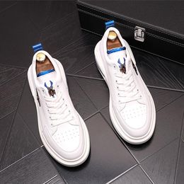 2022 New embroidery Men's Fashion white Casual Shoes gold Glitter Leisure Slip on Rivets Loafers Shoes Man Party Weeding Dress Shoes