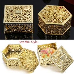 1PC 6cm Mini Plastic Hollow Gold Foil Cake Candy Wedding Favour Marriage Baby Shower Gift Treat Box Party Event Supply 220812