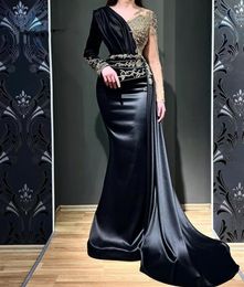 Satin Muslim Black Forma Abendkleider mit langen Ärmeln Spitzen Applikationen plus Größe Sweep -Zug -Prom Partykleider Robe de Soiree