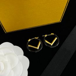Mujeres Jewerlry Pendientes de diseñador Hoops Classical Hoop Earring Ear Stud 18K Gold Silver Letter F Diamond Studs 3cm Caja de regalo de boda buena