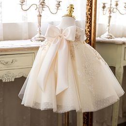 Luxurious Flower Girl Dress Long Train With Bow Bead 3D Flowers Appqulies Lace Ball Gown Princess Gowns First Holy Fisrst Communion Dresses 403