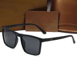 Occhiali da sole firmati da uomo per donna Cornice nera quadrata Ultimi occhiali da sole di moda di vendita Occhiali da sole da uomo Gafas De Sol Occhiali rettangolari Lenti UV400 con lunette a scatola