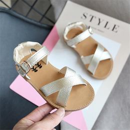 Girls Sandals 2022 New Summer Korean Girls Cross-tied Princess Roman Shoes Little Girl Soft Sole Comfortable Beach Shoes