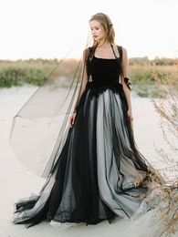 Gothic Black And White A Line Wedding Dress Sleeveless Straps Country Bridal Gowns With Long Veils Appliques Lace Beaded Bride Dresses Vintage Robe De Mariee