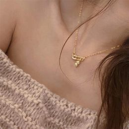 Western west Queen with the same wood star vivi pearl necklace pin Sweater chain European and American fashion brass plated clavicle women