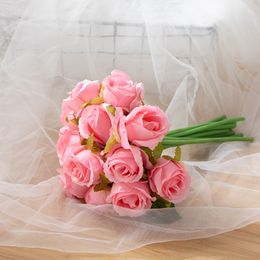 Artificial rose bouquet with silk flowers and false leaves for home and wedding decoration
