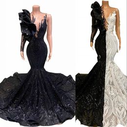 2022 Sparkly Black White Sexy Mermaid Prom Dresses Jewel Neck Illusion Sequined Lace One Shoulder Long Sleeve Sequins Formal Party Dress Plus Size Evening Gowns