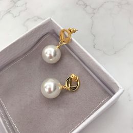 2024Stud Pearl Earrings Retro Gold Earring Women Designer Jewellery Letters Ladies Ear Studs Luxurys Earing