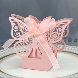 1050100pcs Butterfly Laser Cut Hollow Carriage Favours Gifts Box Candy Boxes With Ribbon Baby Shower Wedding Party Supplies 220811