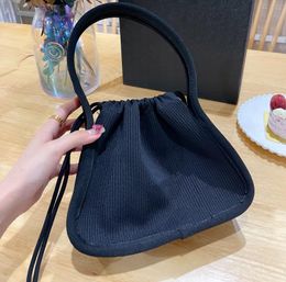 Luxury Knitting Totes Solid Colour Simple Women Elegance Dinner Party Handbag Designer Draw Cord Retro Womens Messenger Bag Shoulder Bags