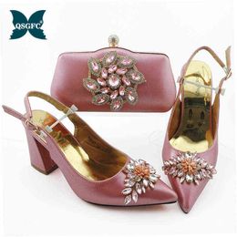 Dress Shoes Nigerian Fashion New Arrival Italian Design Crystal and Appliques Decoration Style Women Bag Set in Silver Color 220722