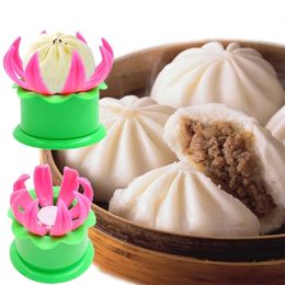 Kitchen DIY Pastry Pie Dumpling Maker Chinese Baozi Mould Baking And Pastry Tool Steamed Stuffed Bun Making Mould Bun Maker 1pcs 220517