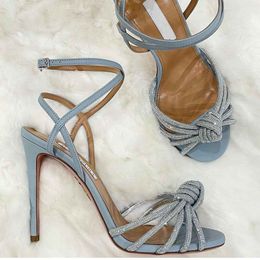 Luxuriöses Design Aquazzs Celeste Sandalen Schuhe für Frauen Kristallbesetzte geknotete Leder High Heels PVC Round Toe Pumps Party Hochzeit