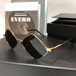 Beliebte beliebte Herren- und Damen-Sonnenbrillen bekannter Marken S302, modisches Diamantform-Design, sehr cool, Laufsteg-Party, Strandfoto, erste Wahl, mit Originalverpackung
