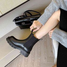 BootsChelsea Shoes New Chunky Boots Women Winter Shoes Pu Leather Plush Ankle Boots Black Female Autumn Fashion Platform Booties G220813