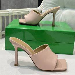 Sandali da donna di design di lusso Scarpe con tacco sottile da donna Pantofole da donna di nuova moda Scarpe di alta qualità Pantofole in vera pelle con scatola e sacchetto per la polvere