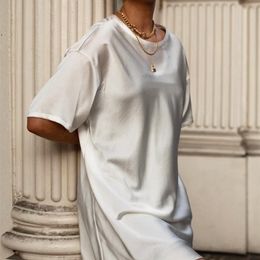 WOTWOY Summer Oversized Long Satin T-shirt Women Shinny Silky Loose Tops Female Casual Black White Short Sleeve Tee Shirts 220321