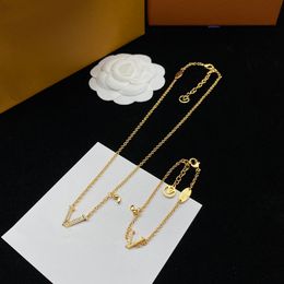 nice gold chains Canada - Fashion Jewelry Designer Necklace Bracelet For Mens Women Pendant Necklace Bracelet Letter V Gold Chain Party Lovers Gift With BOX Nice