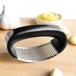 Portable Stainless Steel Garlic Press Hand Garlics Grinder Kitchen Gadget DH8886