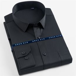 Men's Fashion Long Sleeve Basic Dress Shirts Single Patch Pocket Formal Business Standard-fit Work Office Plaid/striped Shirt 220330