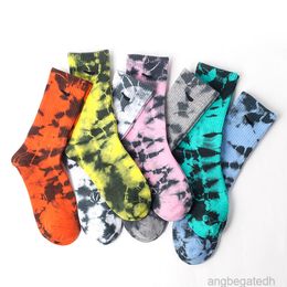 2022 New Socks Alphabet Socks Big Hook Couple Fashion Cotton Socks Tie-dye Skateboard Running Basketball Menb
