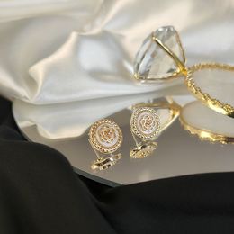 Charm örhänge örhängen Retro Camellia Simple Stud Earrings Niche Design 1389