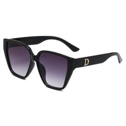 Designer Occhiali da sole con montatura quadrata Mens Rectangle Side Letter Occhiali da sole polarizzati da donna Oversize Beach Shade Gafas De Sol Mujer